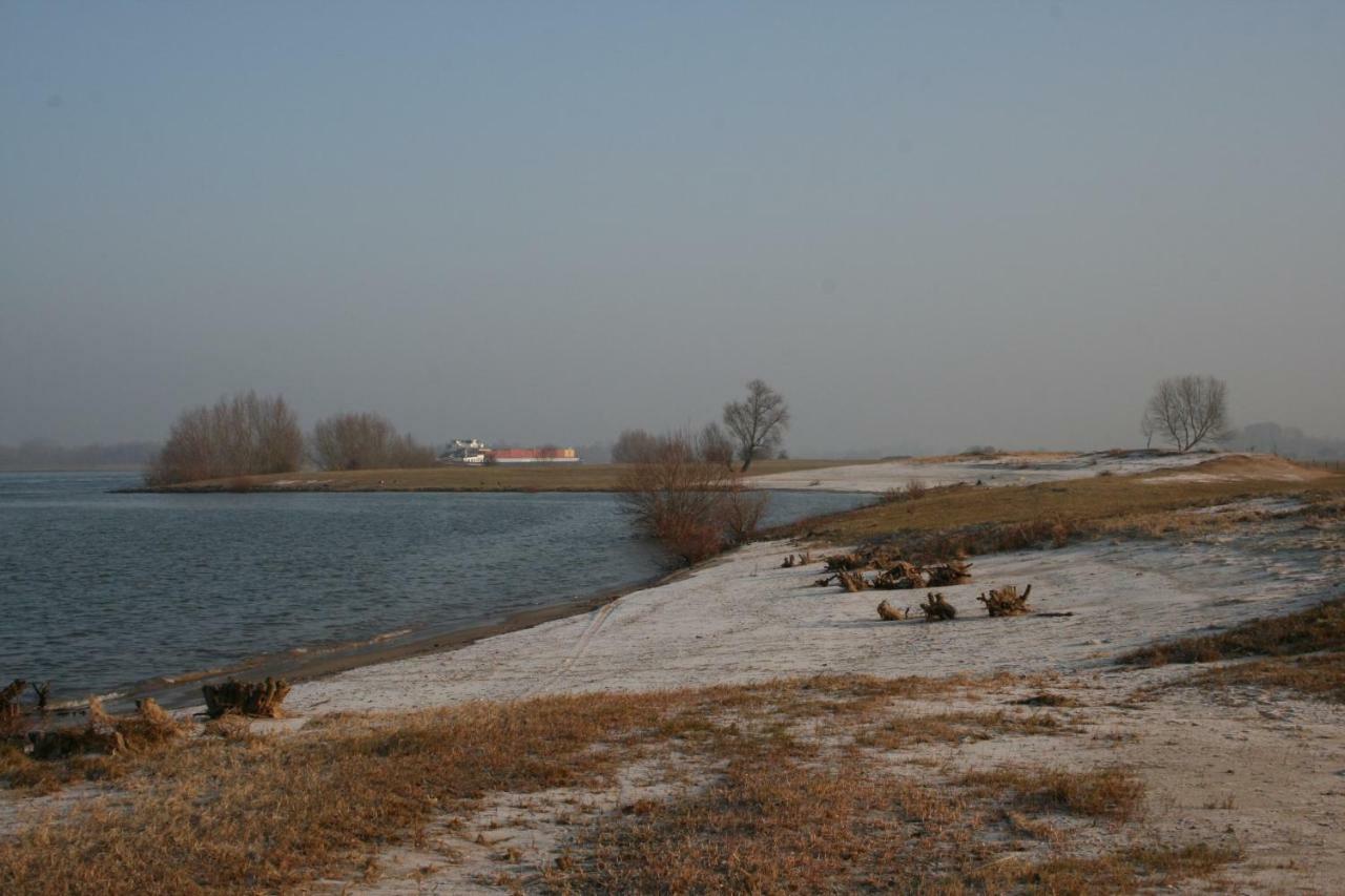 Unique Place On The River Waal Heerewaarden Экстерьер фото